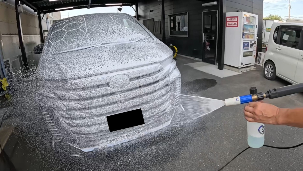 コーティング後のアルファードの洗車 水洗い30分で完了 大型車の洗車時間を半分以下に短縮